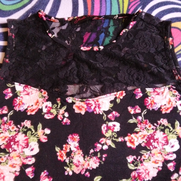 Shiela Rose - Lacey Flower Print Tank - NWT - Picture 3 of 10